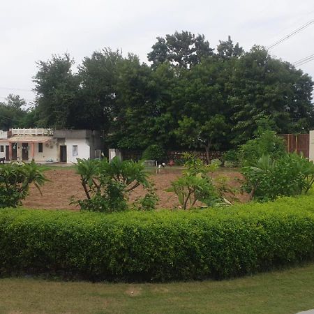 Maharaja Farms Hotel Gurgaon Exterior photo